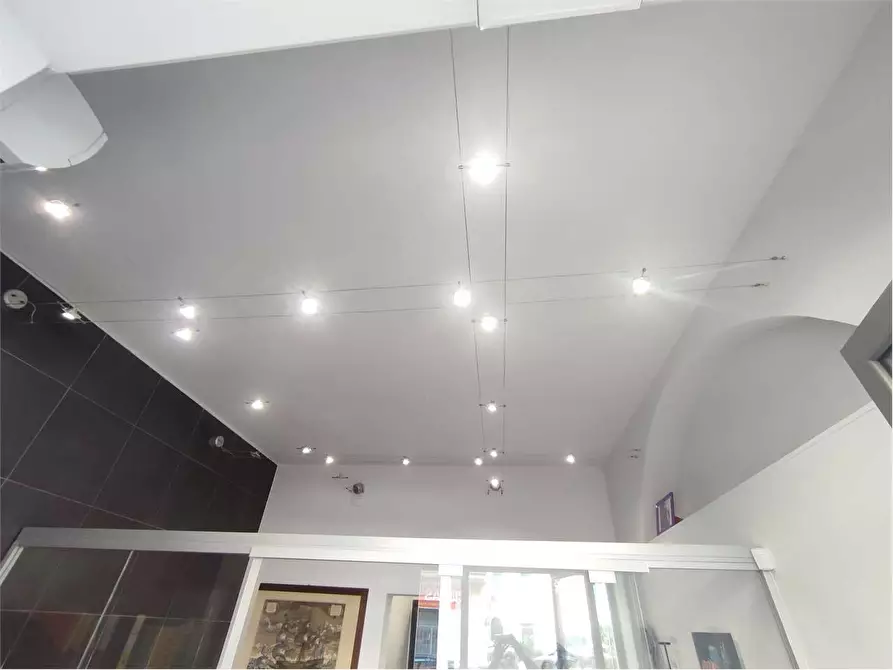 Immagine 6 di Negozio in vendita  in Via Maggi  a Livorno