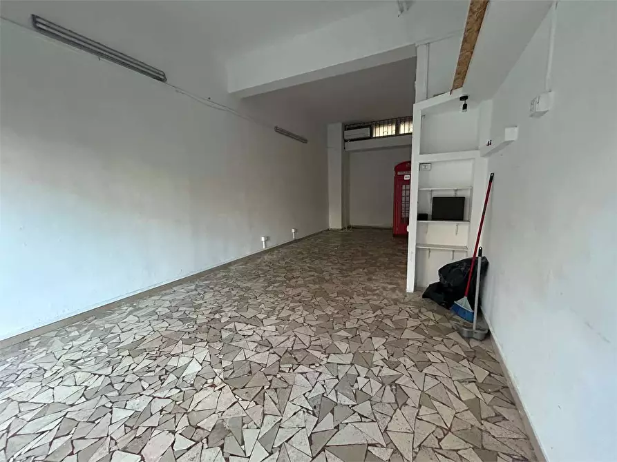 Immagine 3 di Negozio in affitto  in Via donnini 95 a Livorno