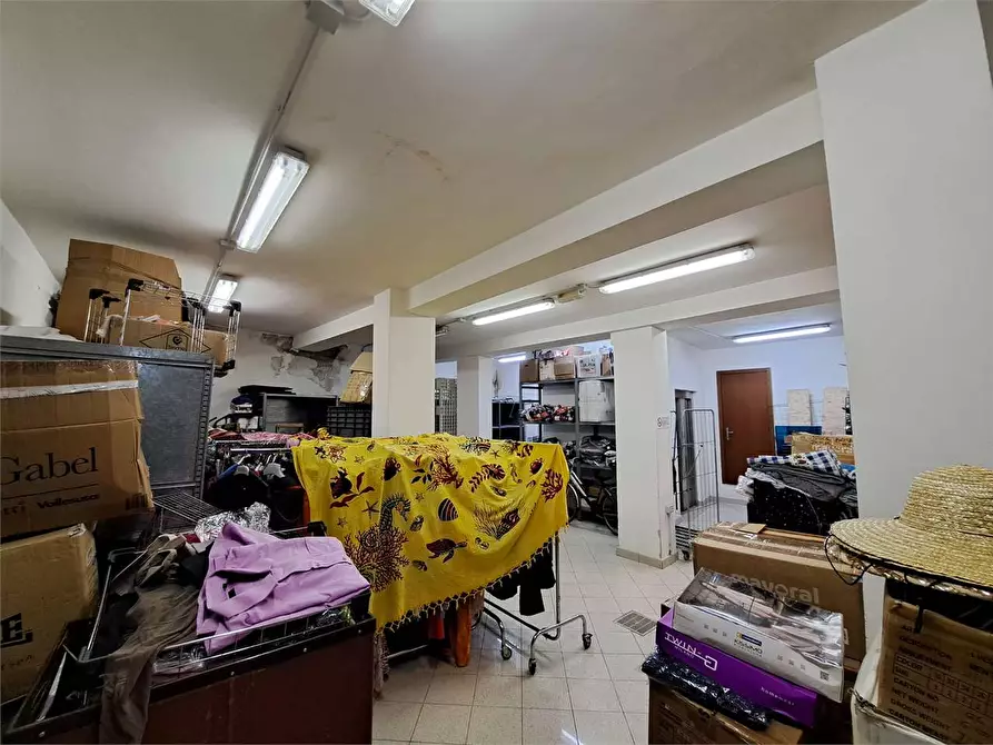 Immagine 1 di Negozio in vendita  in Scali Aurelio saffi a Livorno