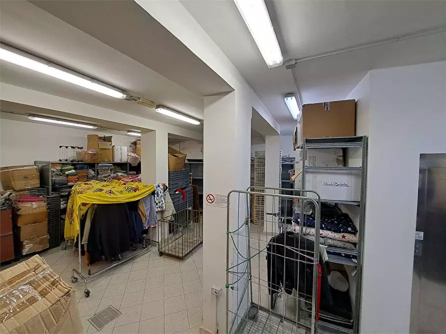 Immagine 2 di Negozio in vendita  in Scali Aurelio saffi a Livorno