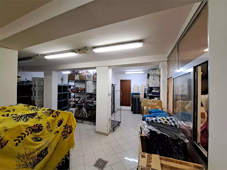 Immagine 5 di Negozio in vendita  in Scali Aurelio saffi a Livorno