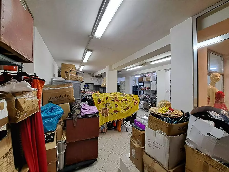 Immagine 6 di Negozio in vendita  in Scali Aurelio saffi a Livorno