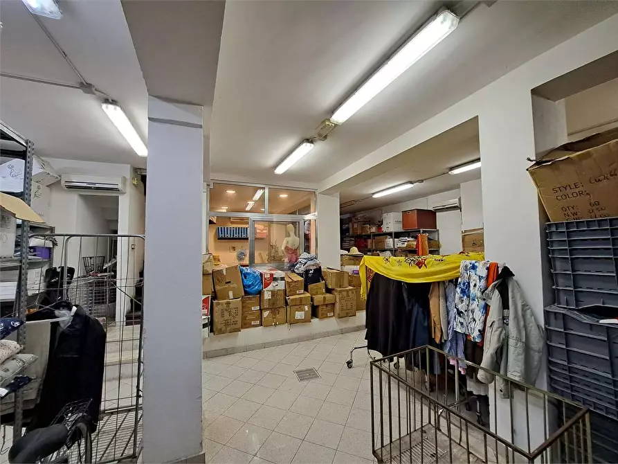 Immagine 11 di Negozio in vendita  in Scali Aurelio saffi a Livorno