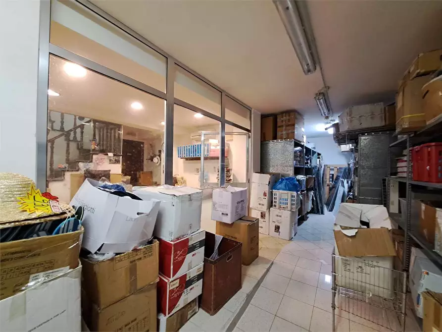 Immagine 14 di Negozio in vendita  in Scali Aurelio saffi a Livorno