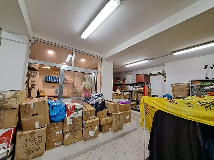 Immagine 15 di Negozio in vendita  in Scali Aurelio saffi a Livorno