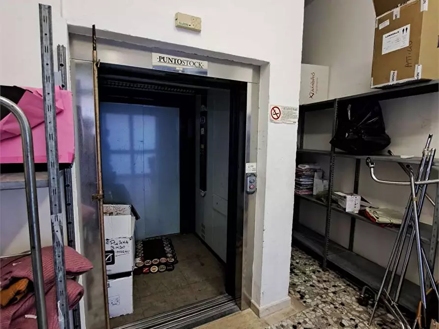 Immagine 16 di Negozio in vendita  in Scali Aurelio saffi a Livorno