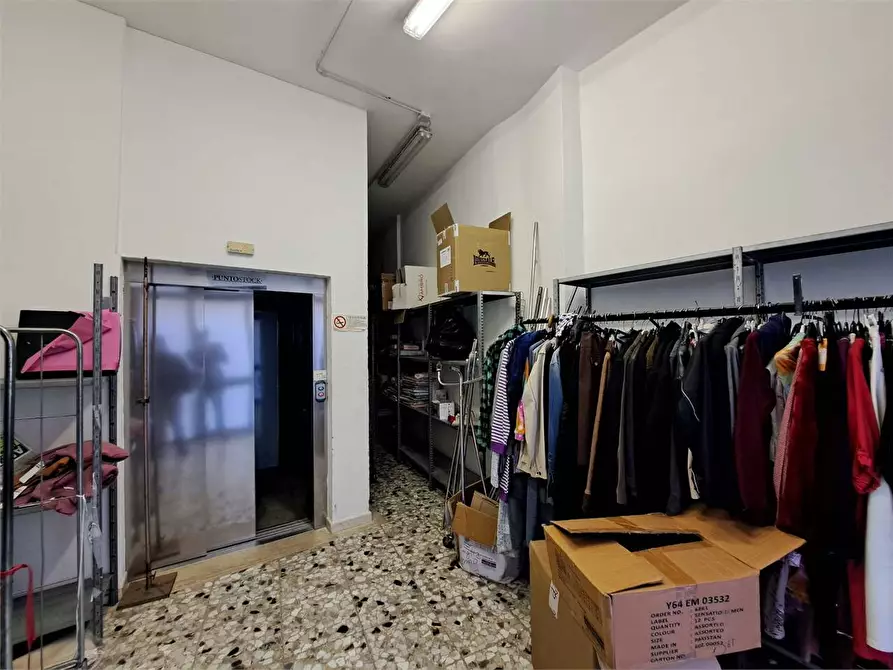 Immagine 17 di Negozio in vendita  in Scali Aurelio saffi a Livorno
