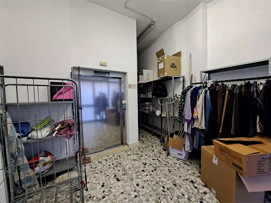 Immagine 19 di Negozio in vendita  in Scali Aurelio saffi a Livorno