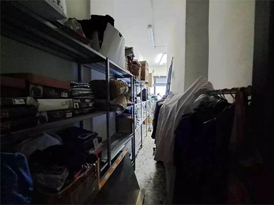 Immagine 21 di Negozio in vendita  in Scali Aurelio saffi a Livorno