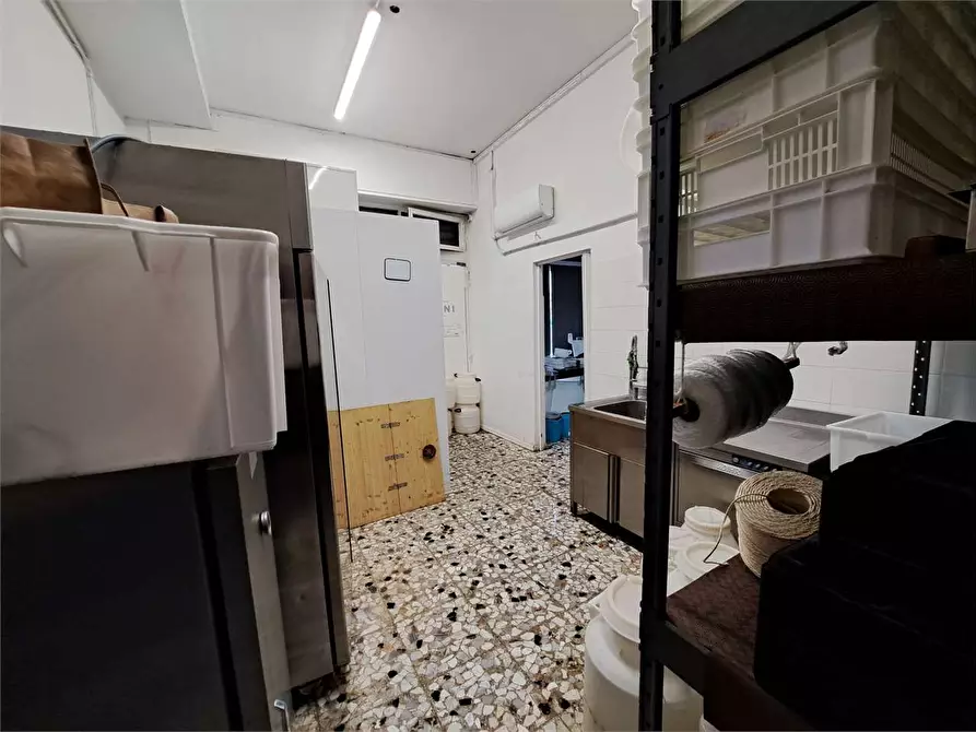 Immagine 23 di Negozio in vendita  in Scali Aurelio saffi a Livorno