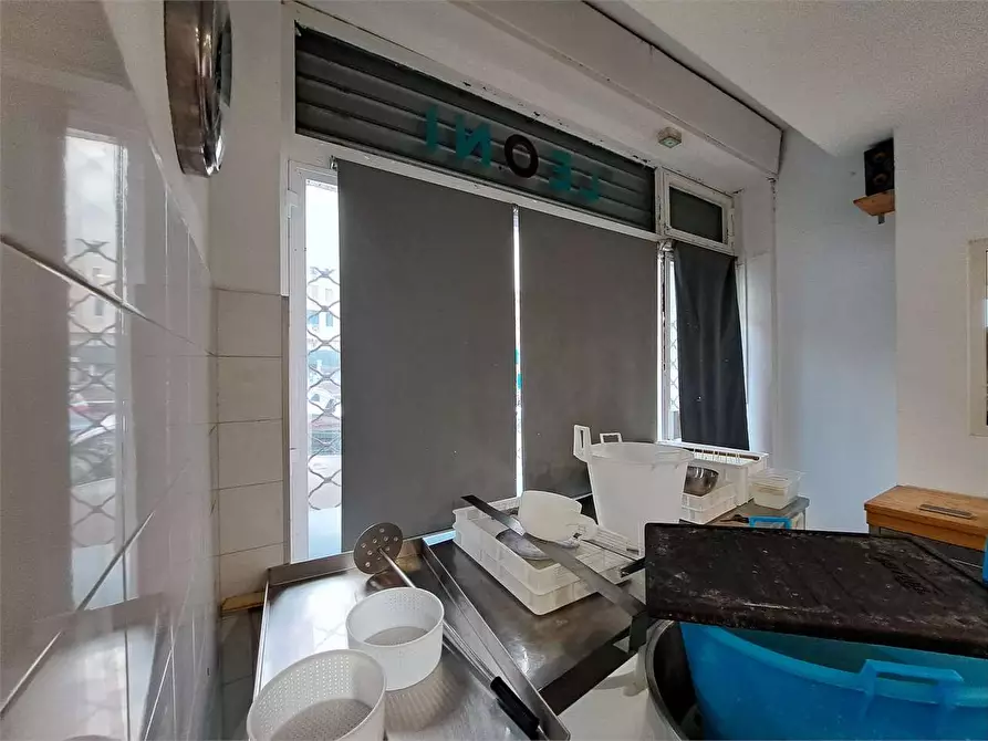 Immagine 25 di Negozio in vendita  in Scali Aurelio saffi a Livorno