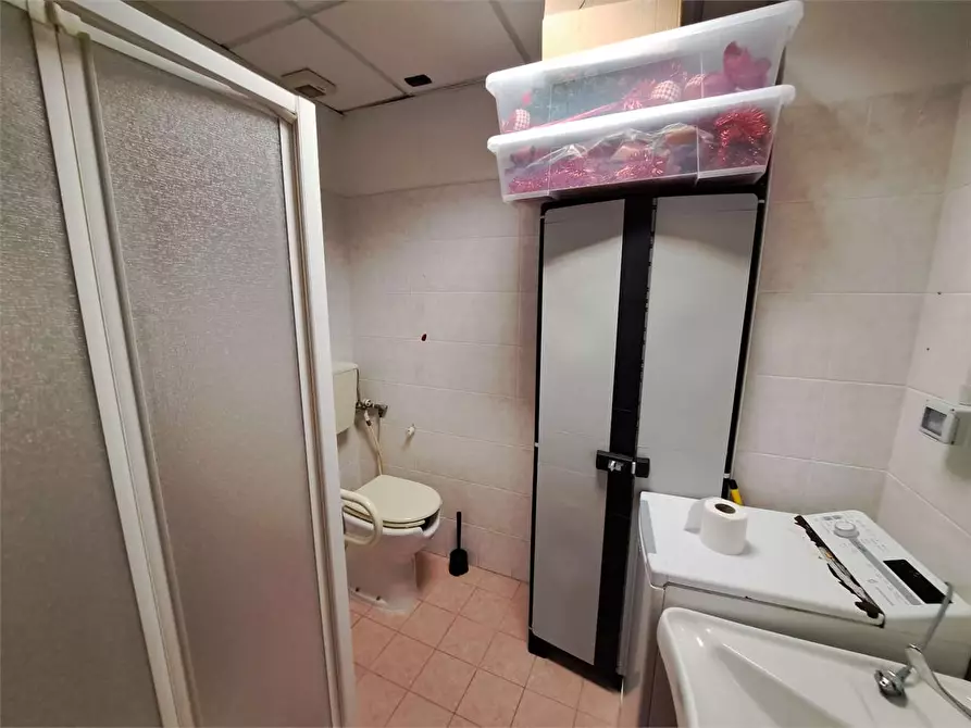 Immagine 27 di Negozio in vendita  in Scali Aurelio saffi a Livorno