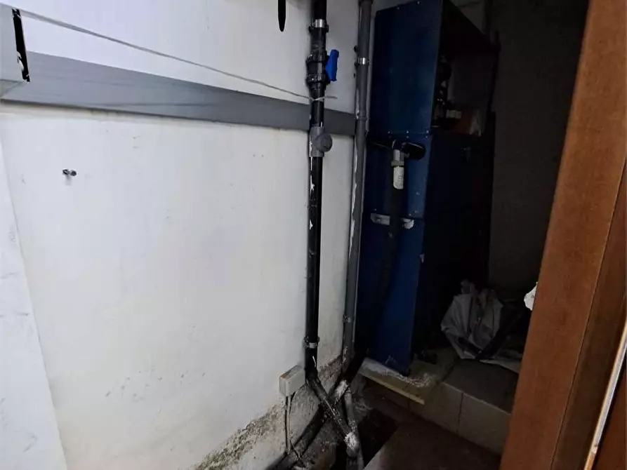 Immagine 28 di Negozio in vendita  in Scali Aurelio saffi a Livorno