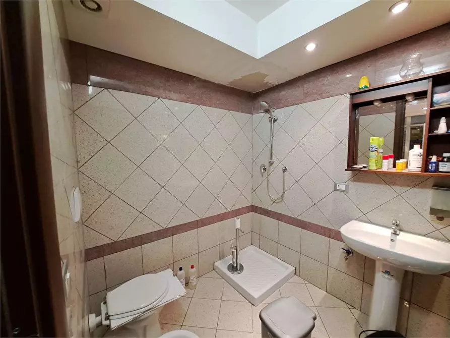 Immagine 32 di Negozio in vendita  in Scali Aurelio saffi a Livorno