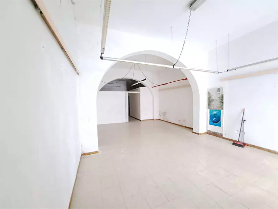 Immagine 2 di Negozio in affitto  a Livorno