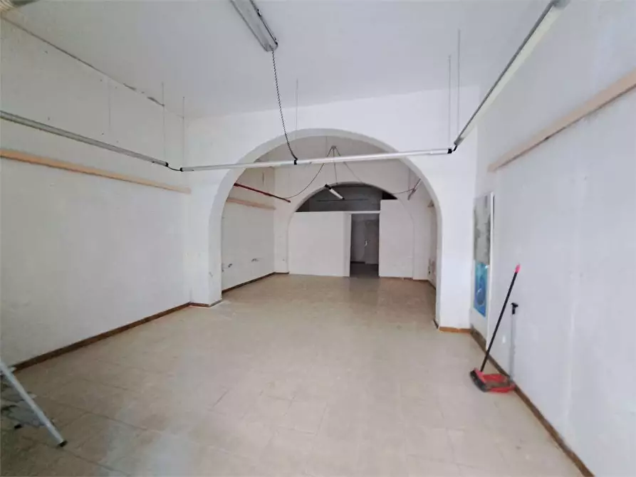Immagine 3 di Negozio in affitto  a Livorno