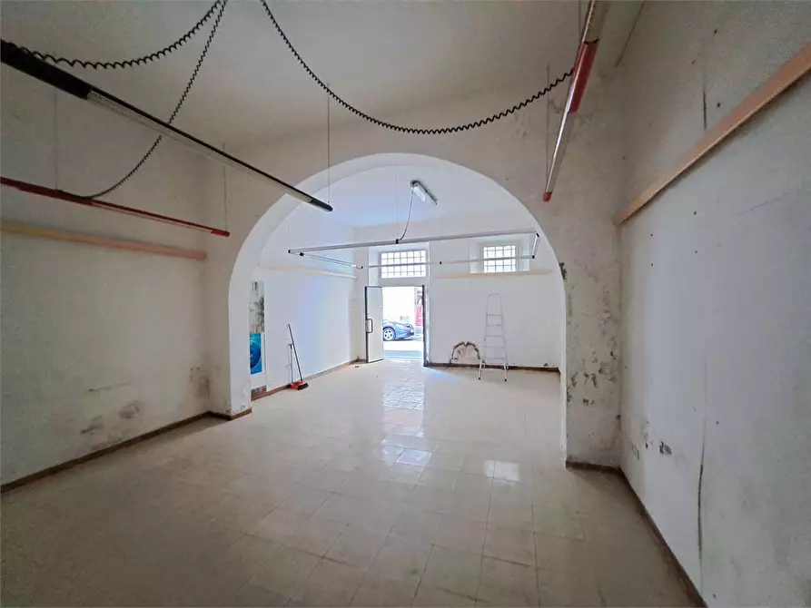 Immagine 4 di Negozio in affitto  a Livorno