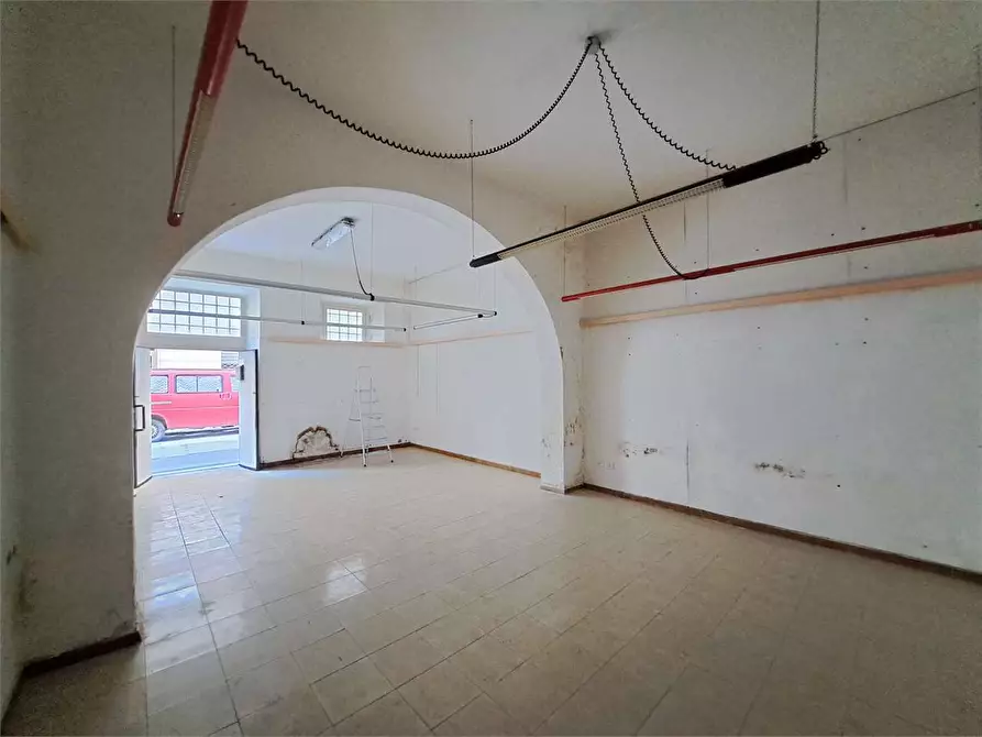 Immagine 5 di Negozio in affitto  a Livorno