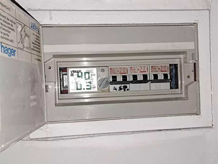 Immagine 14 di Negozio in affitto  a Livorno