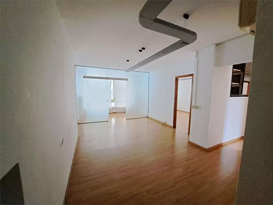 Immagine 1 di Ufficio in affitto  in Via Monte Grappa a Livorno