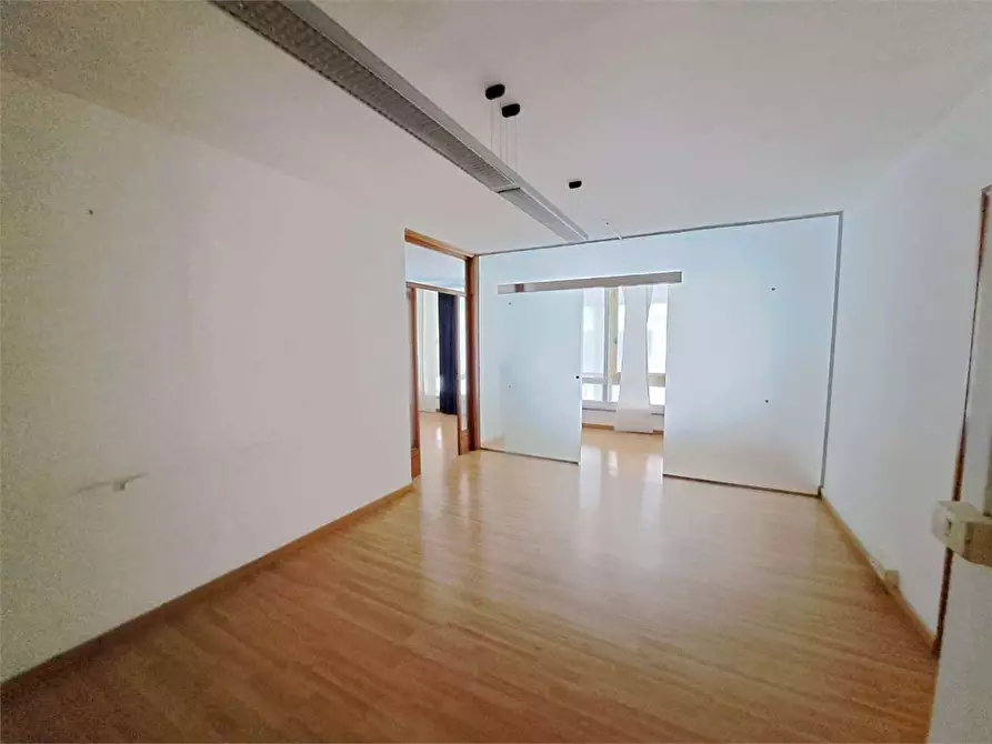Immagine 2 di Ufficio in affitto  in Via Monte Grappa a Livorno