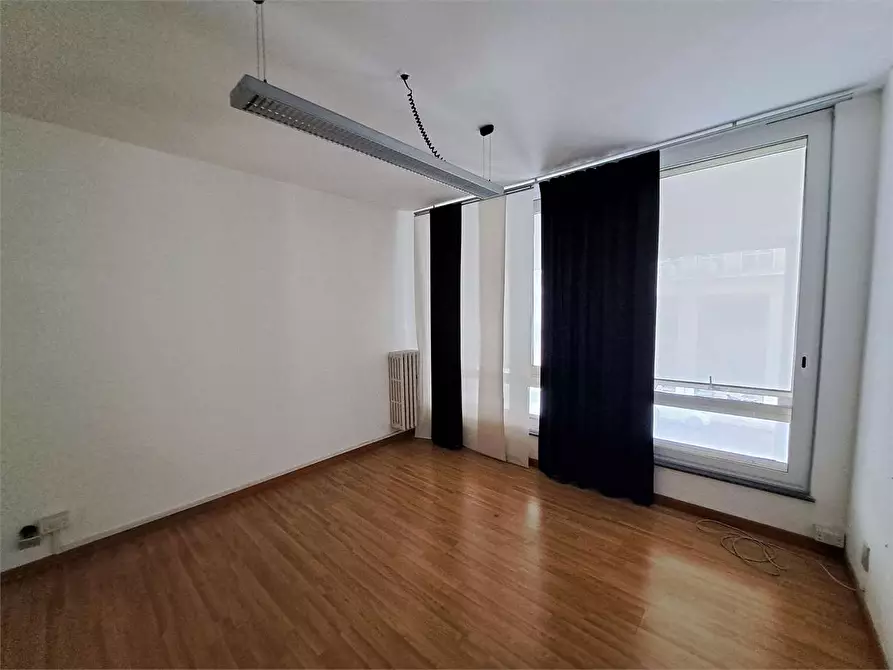 Immagine 7 di Ufficio in affitto  in Via Monte Grappa a Livorno