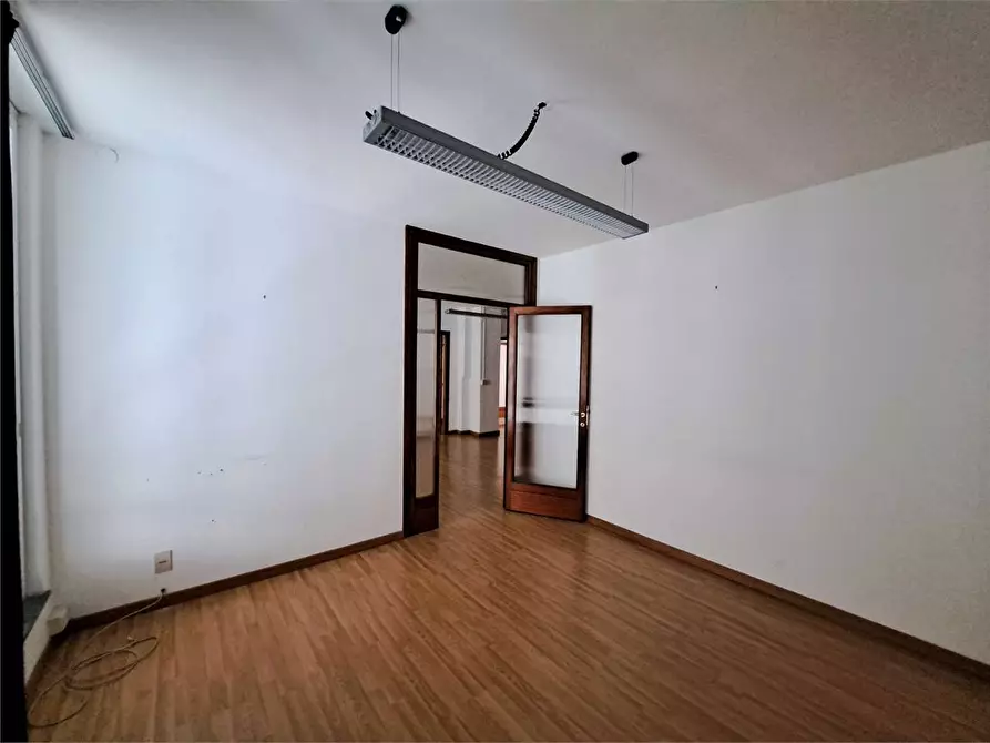 Immagine 8 di Ufficio in affitto  in Via Monte Grappa a Livorno