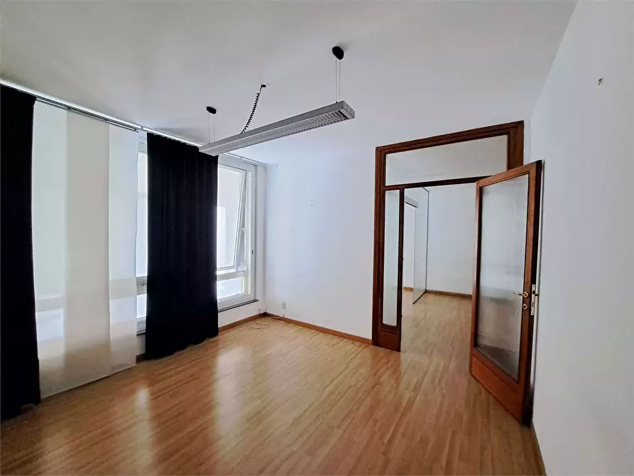 Immagine 9 di Ufficio in affitto  in Via Monte Grappa a Livorno