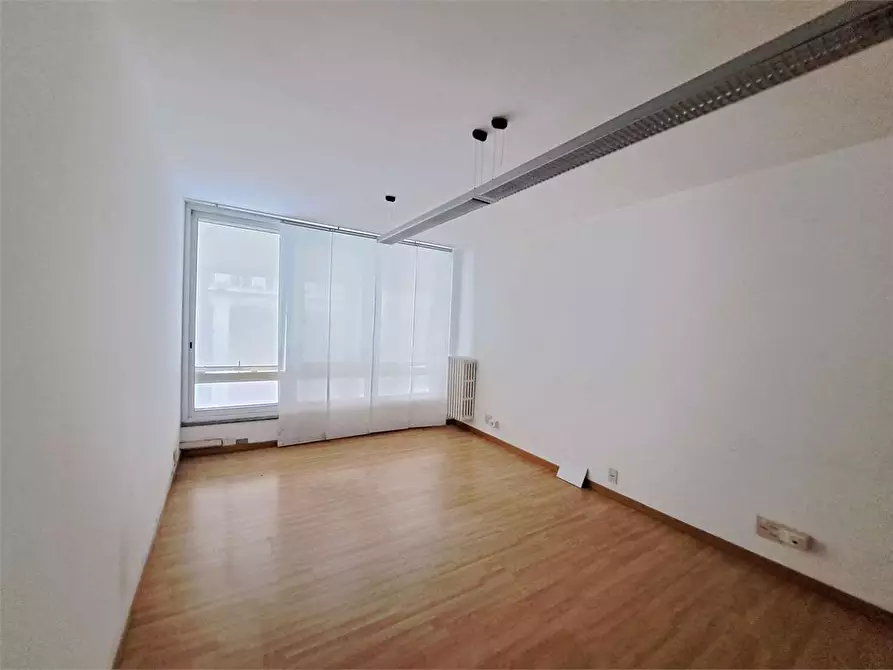 Immagine 10 di Ufficio in affitto  in Via Monte Grappa a Livorno