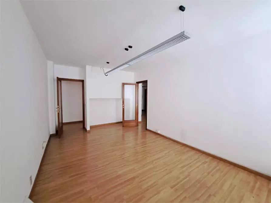 Immagine 11 di Ufficio in affitto  in Via Monte Grappa a Livorno
