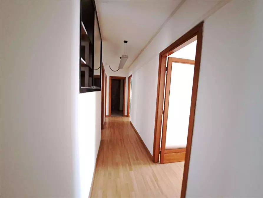 Immagine 12 di Ufficio in affitto  in Via Monte Grappa a Livorno