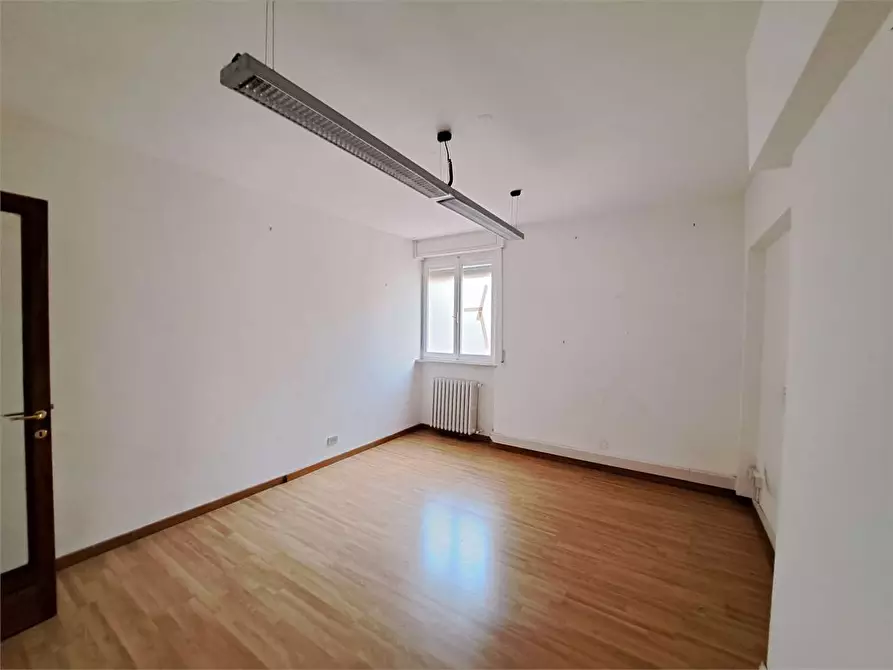 Immagine 16 di Ufficio in affitto  in Via Monte Grappa a Livorno