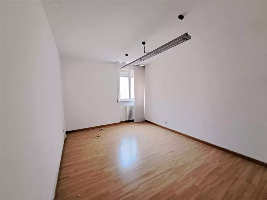 Immagine 17 di Ufficio in affitto  in Via Monte Grappa a Livorno