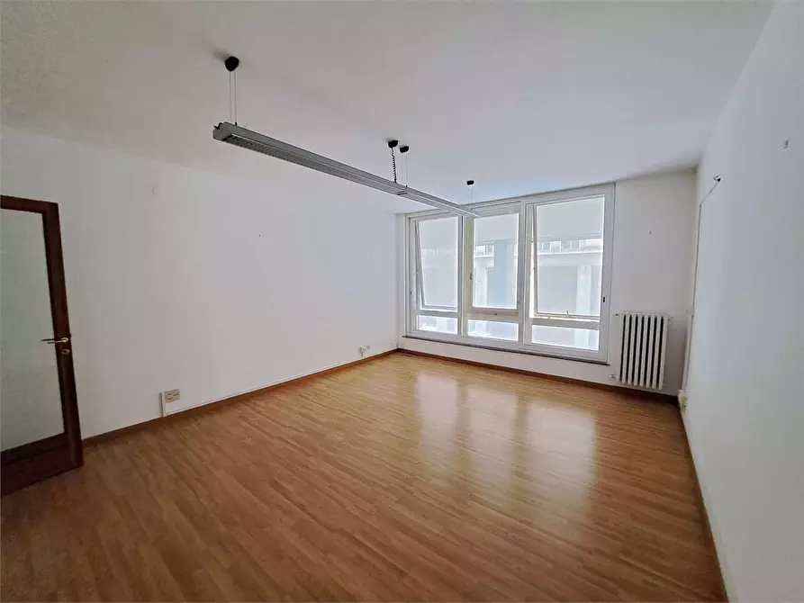 Immagine 18 di Ufficio in affitto  in Via Monte Grappa a Livorno