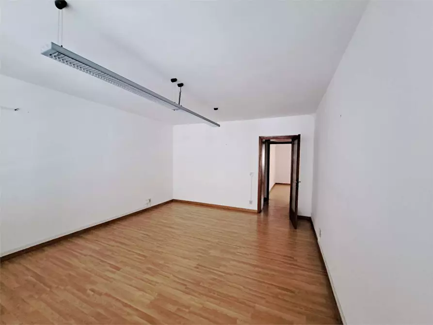 Immagine 20 di Ufficio in affitto  in Via Monte Grappa a Livorno