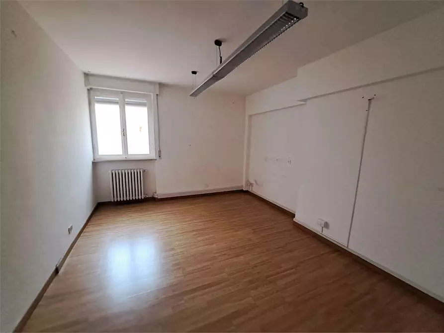 Immagine 21 di Ufficio in affitto  in Via Monte Grappa a Livorno