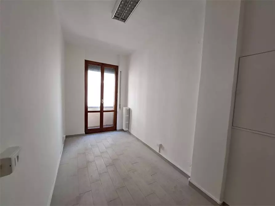 Immagine 9 di Ufficio in affitto  in Via monte grappa  5 a Livorno