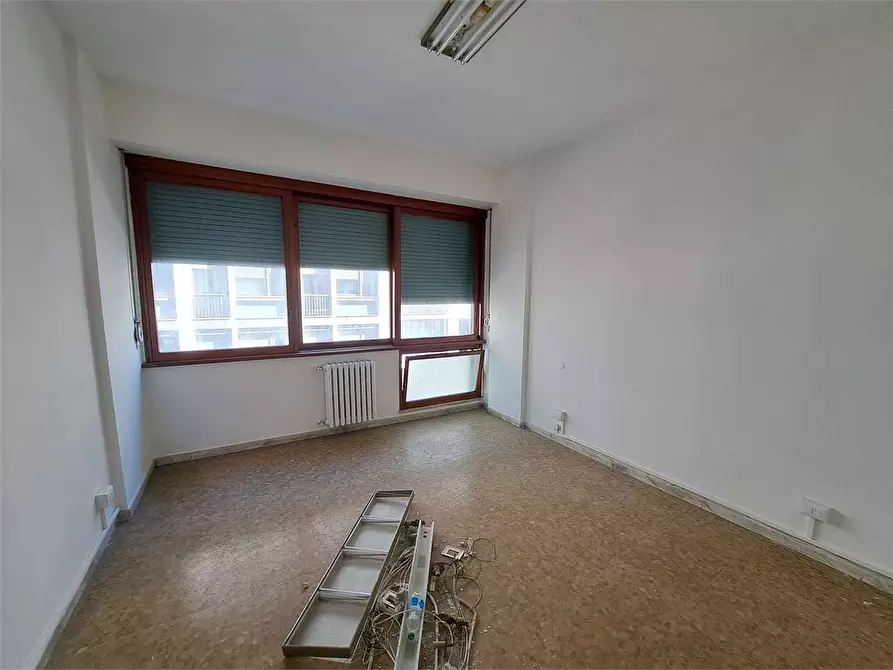 Immagine 11 di Ufficio in affitto  in Via monte grappa  5 a Livorno