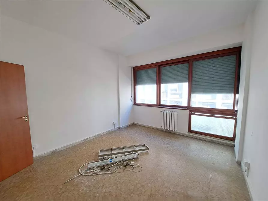 Immagine 12 di Ufficio in affitto  in Via monte grappa  5 a Livorno