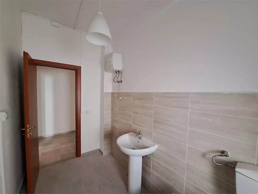 Immagine 15 di Ufficio in affitto  in Via monte grappa  5 a Livorno