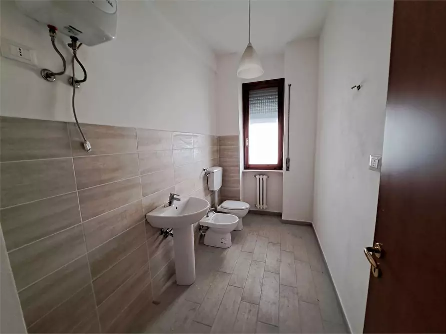 Immagine 16 di Ufficio in affitto  in Via monte grappa  5 a Livorno