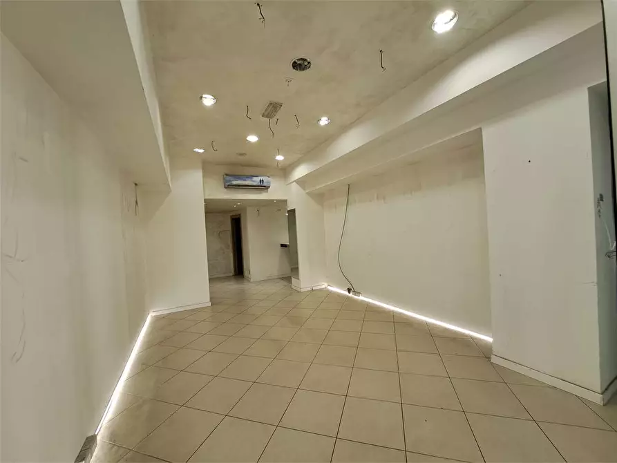 Immagine 2 di Negozio in affitto  in via grande 160 a Livorno