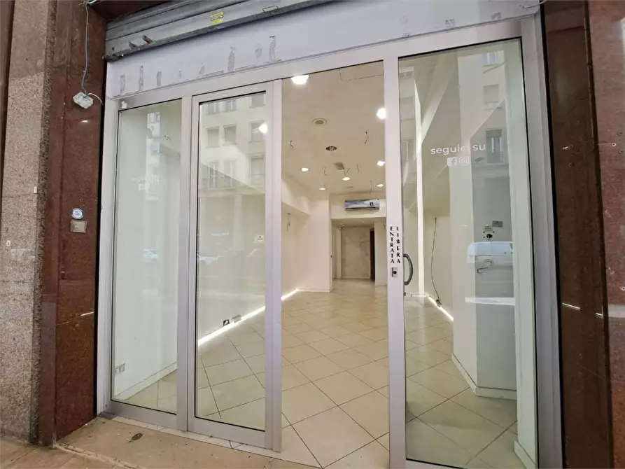Immagine 9 di Negozio in affitto  in via grande 160 a Livorno