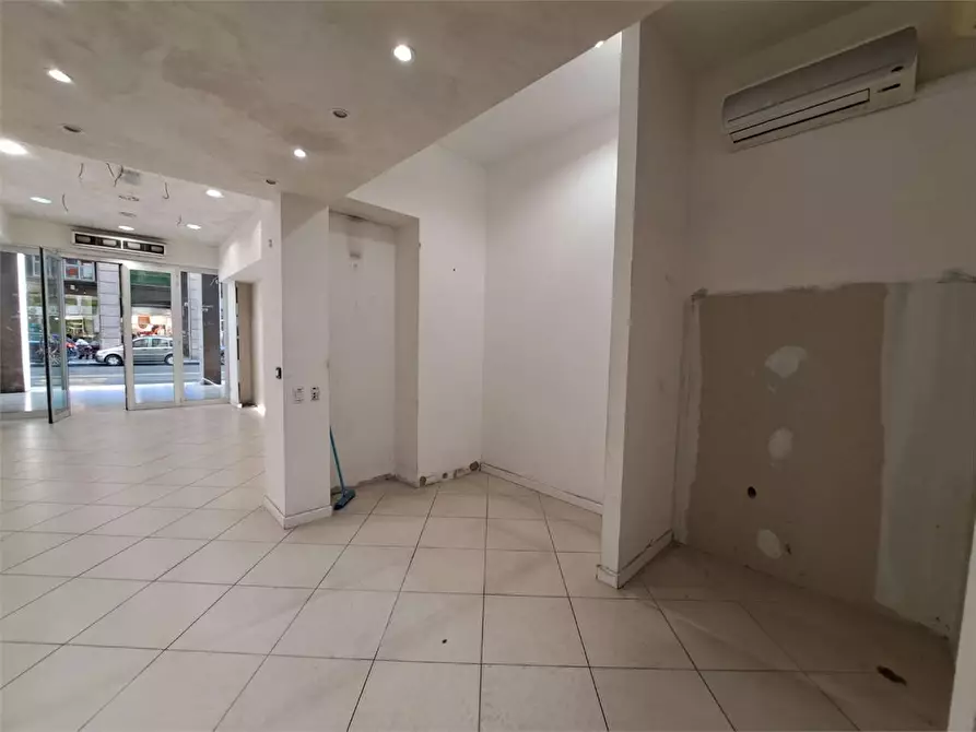 Immagine 13 di Negozio in affitto  in via grande 160 a Livorno