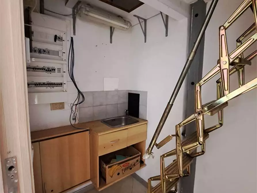 Immagine 15 di Negozio in affitto  in via grande 160 a Livorno