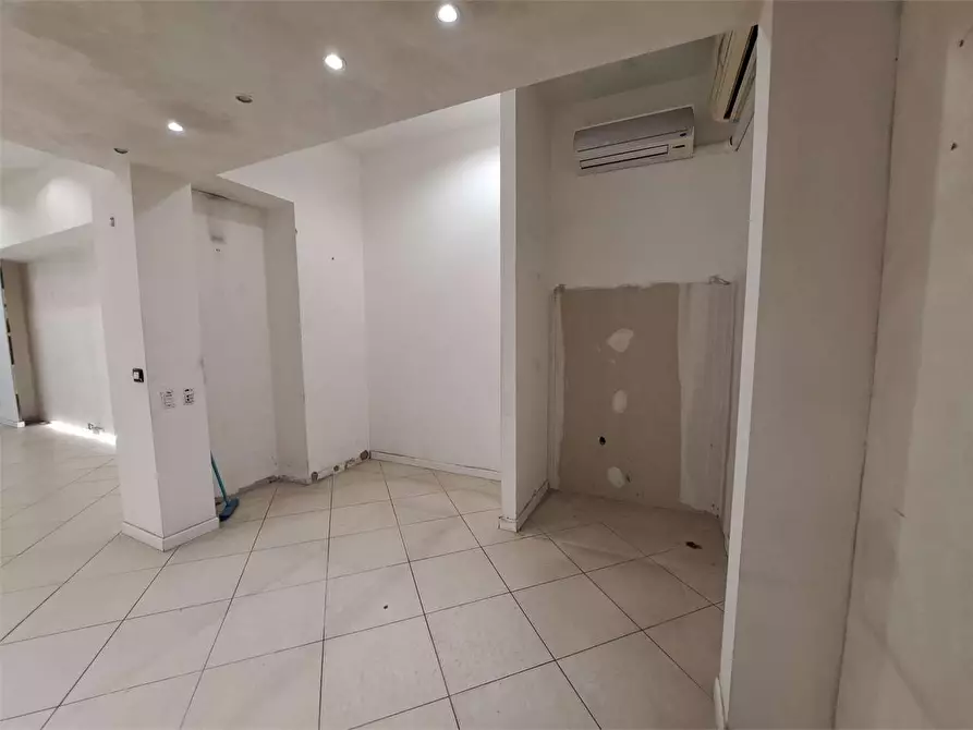 Immagine 20 di Negozio in affitto  in via grande 160 a Livorno