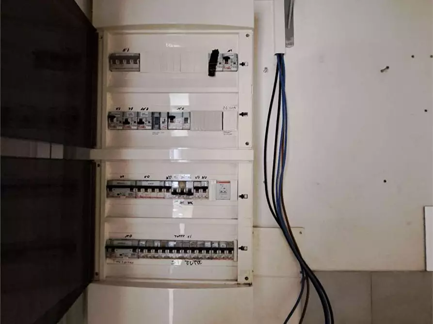 Immagine 21 di Negozio in affitto  in via grande 160 a Livorno