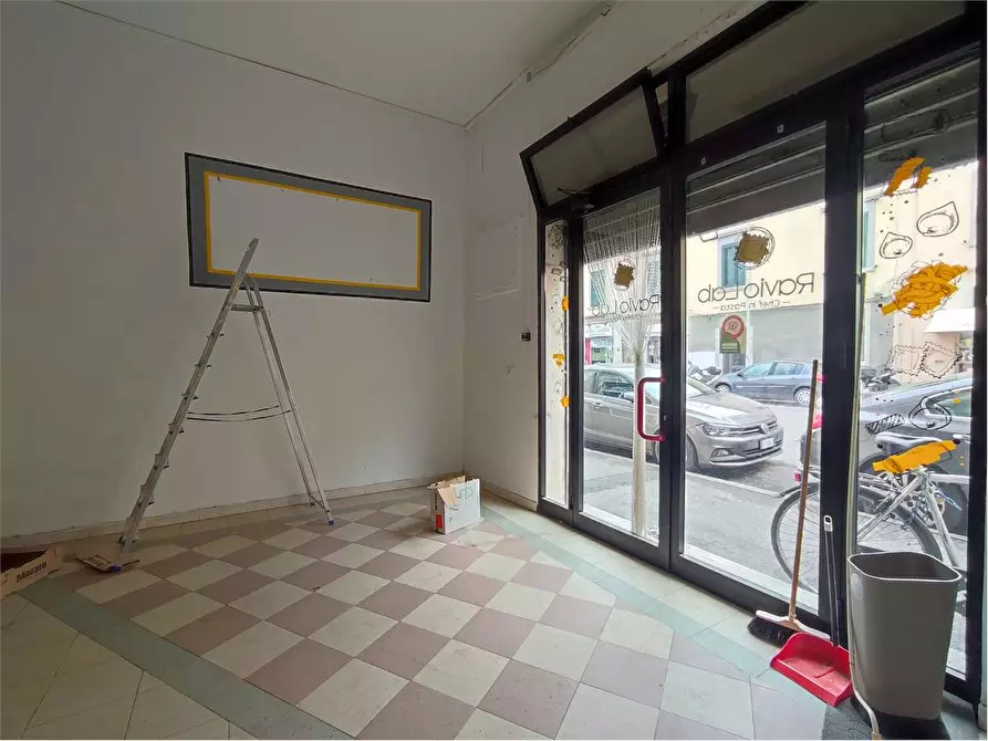 Immagine 3 di Negozio in vendita  in Via provinciale pisana 97 a Livorno