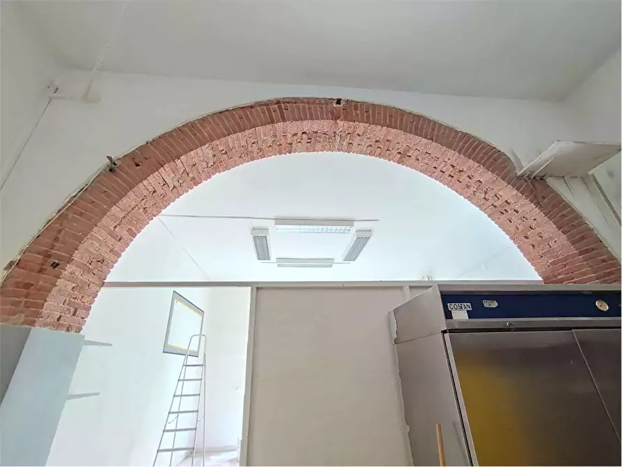Immagine 4 di Negozio in vendita  in Via provinciale pisana 97 a Livorno
