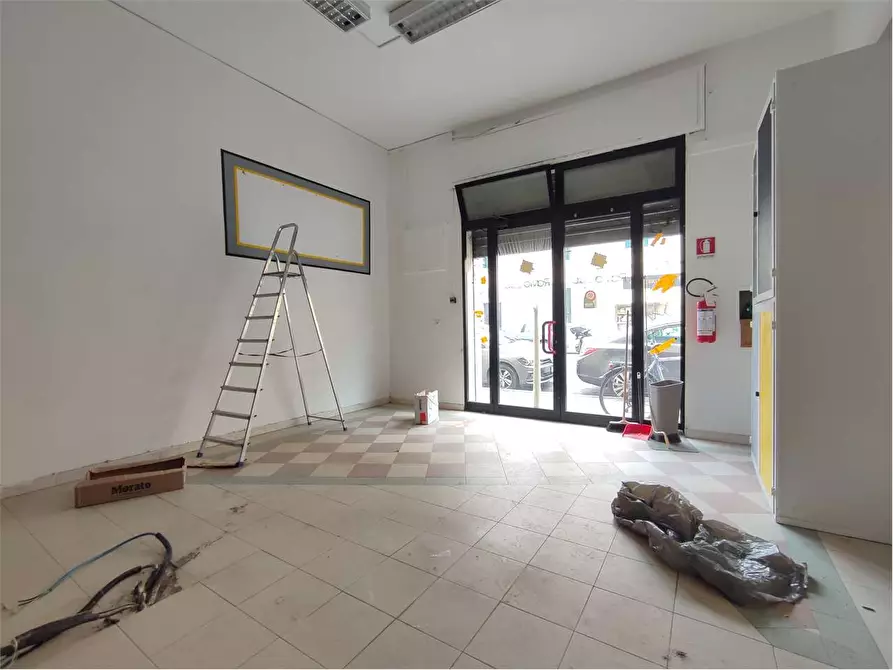 Immagine 5 di Negozio in vendita  in Via provinciale pisana 97 a Livorno
